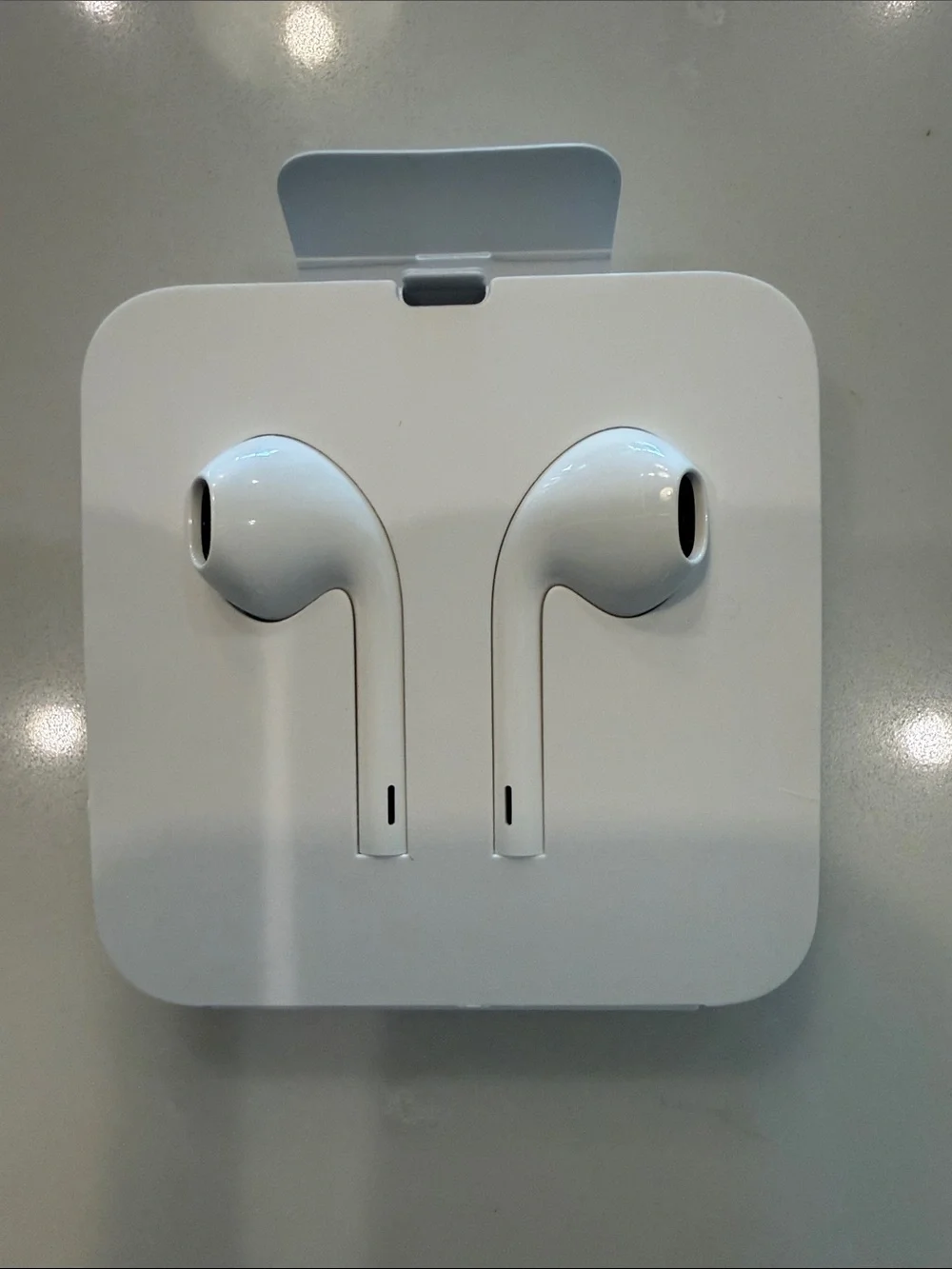 Apple White Earbuds Wired Headset with Lightning Connector